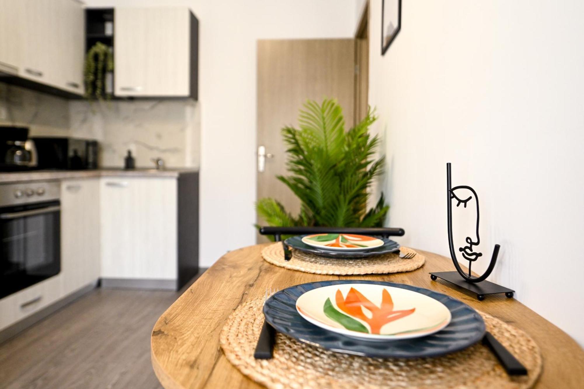 Old Town Charm - Modern & Comfortable Accommodation In The Heart Of The City Bükreş Dış mekan fotoğraf