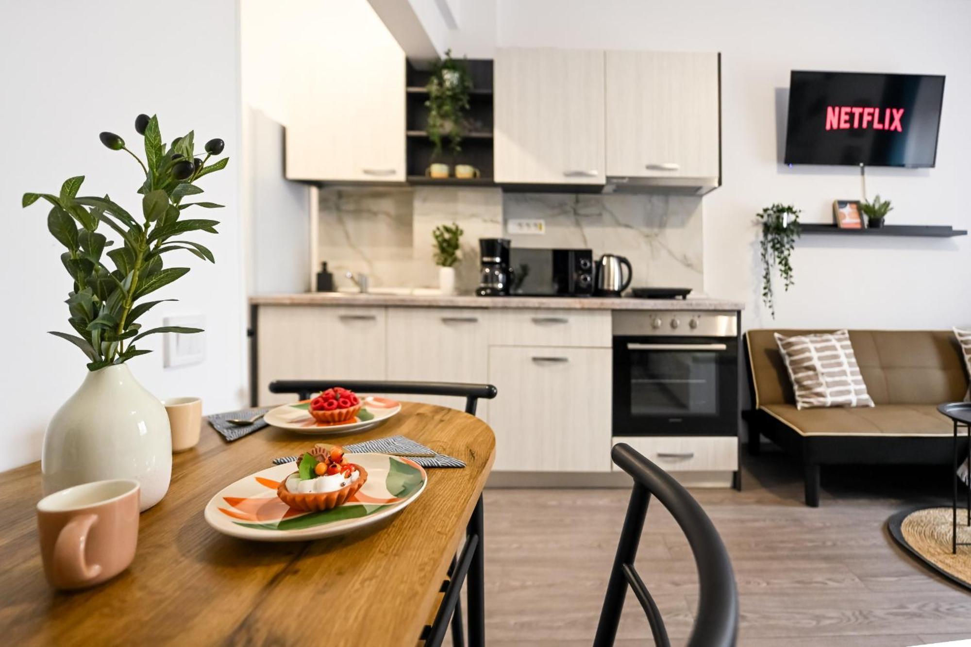 Old Town Charm - Modern & Comfortable Accommodation In The Heart Of The City Bükreş Dış mekan fotoğraf